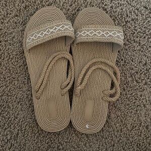 Cute western like sandals- never even wore them,I’m a size 8 these are 8.5